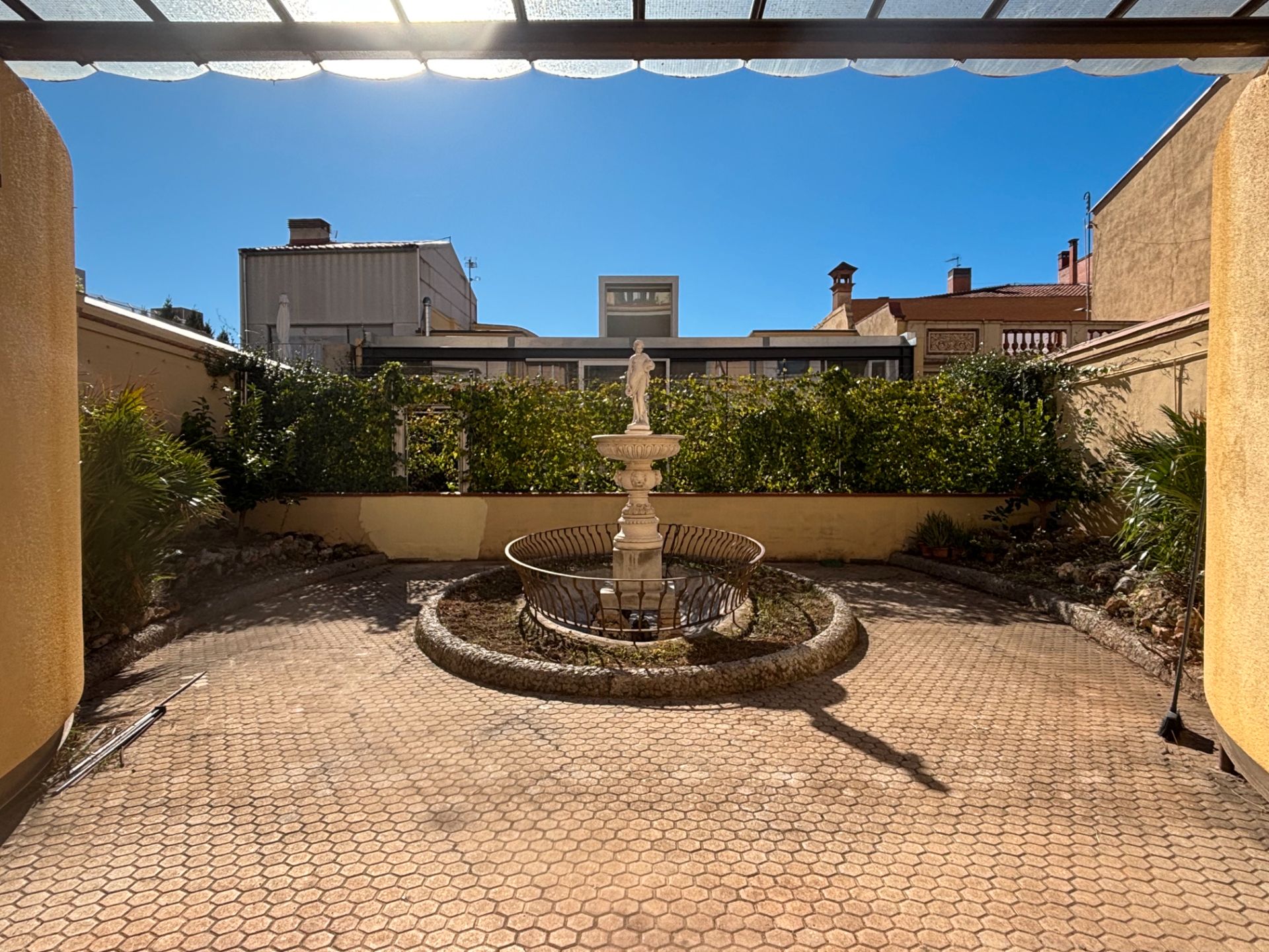 Jardí de Local en venda en Terrassa amb Aire condicionat i Calefacció