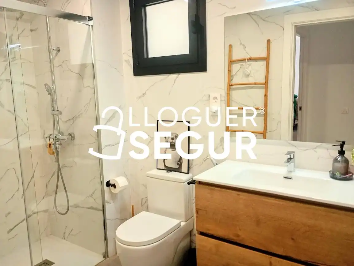 Badezimmer von Wohnung zur Miete in Sant Boi de Llobregat mit Klimaanlage und Terrasse