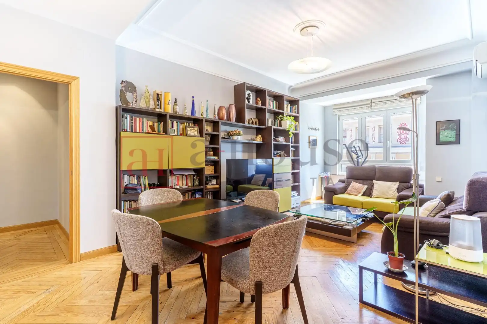 Living room of Flat for sale in Madrid  with Air Conditioner, Heating and Parquet flooring