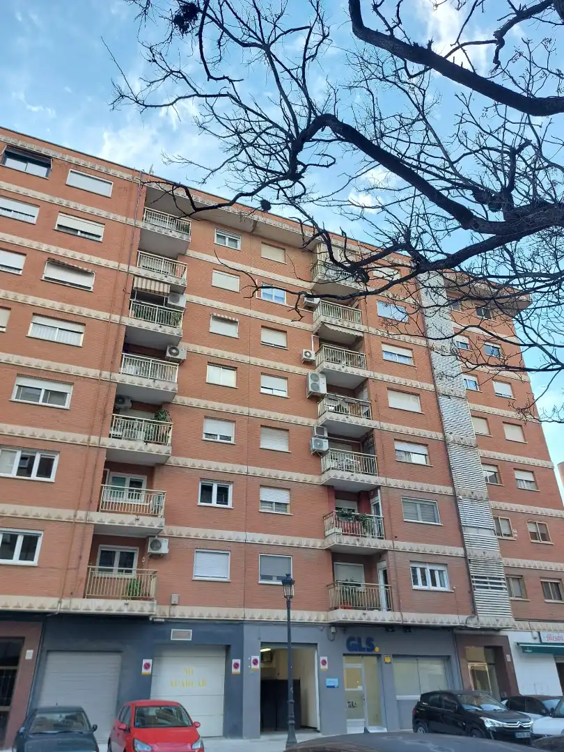 Vista exterior de Piso en venta en Valencia con Aire acondicionado, Horno y Balcón