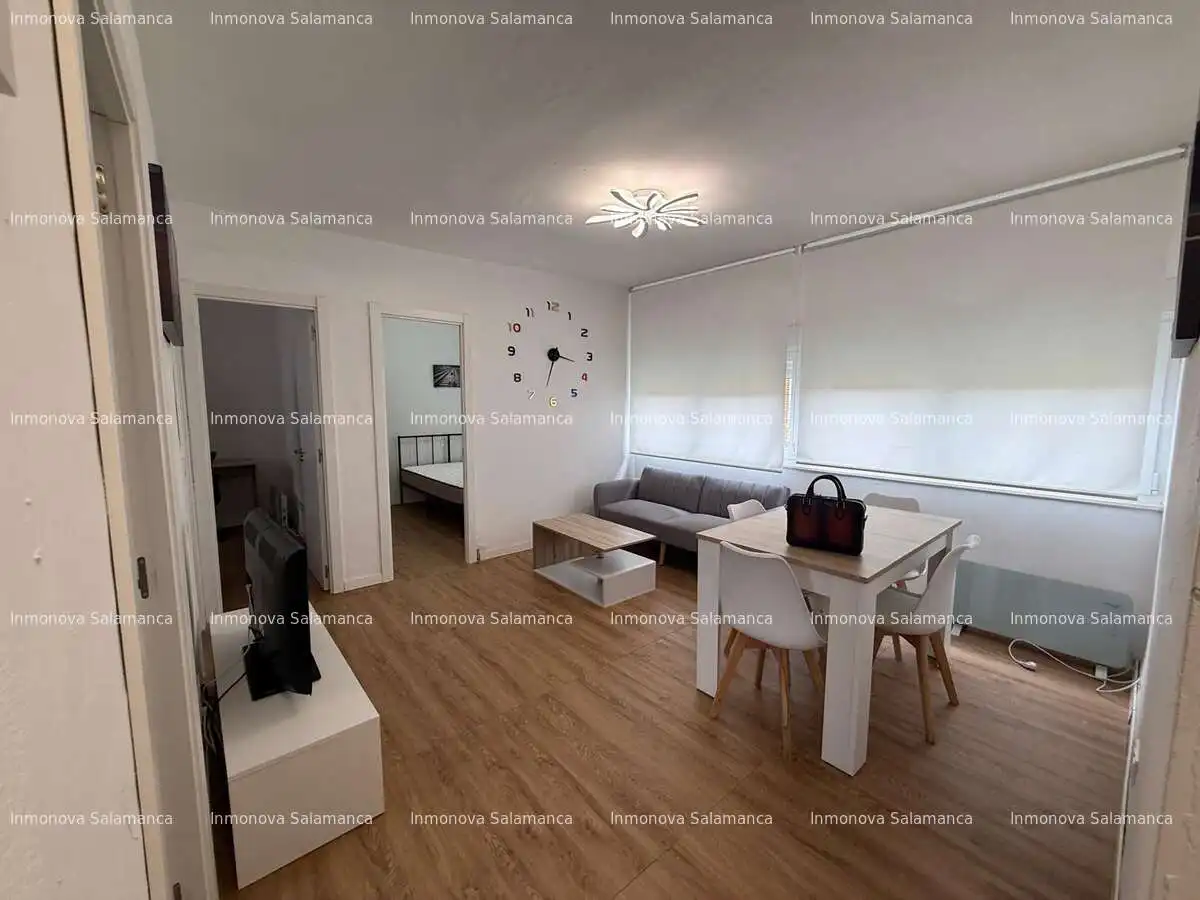 Living room of Flat for sale in Salamanca  with Heating and Furnished