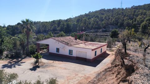 Casa rural con terreno de 30.000 m2 en Finestrat  www.inmobiliarialesdunes.com
