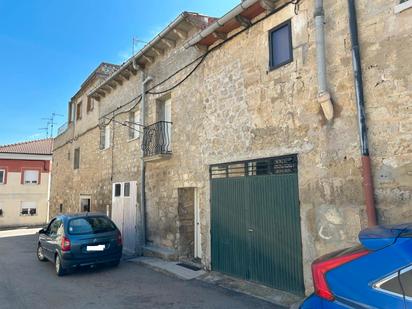 Vista exterior de Casa o xalet en venda en Alfoz de Quintanadueñas amb Calefacció, Terrassa i Traster