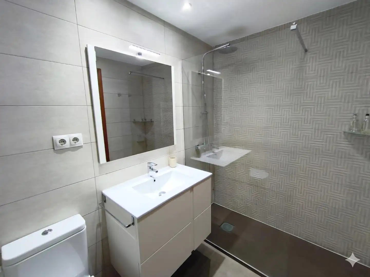 Baño de Piso de alquiler en Pozuelo de Alarcón con Calefacción, Jardín privado y Terraza