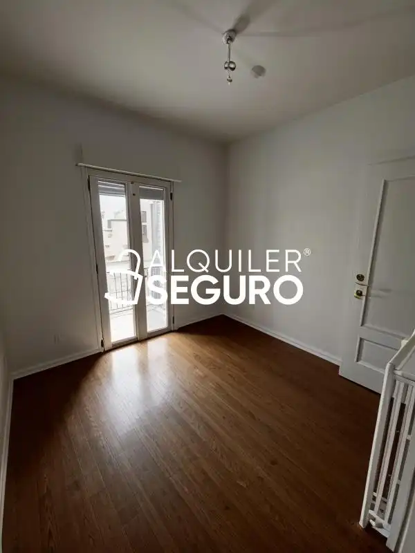 Dormitori de Pis de lloguer en Madrid amb Calefacció i Terrassa