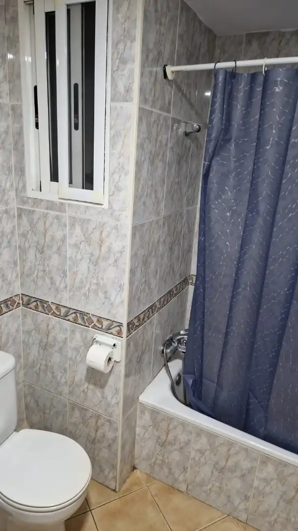 Bathroom of Flat for share in Oliva pueblo