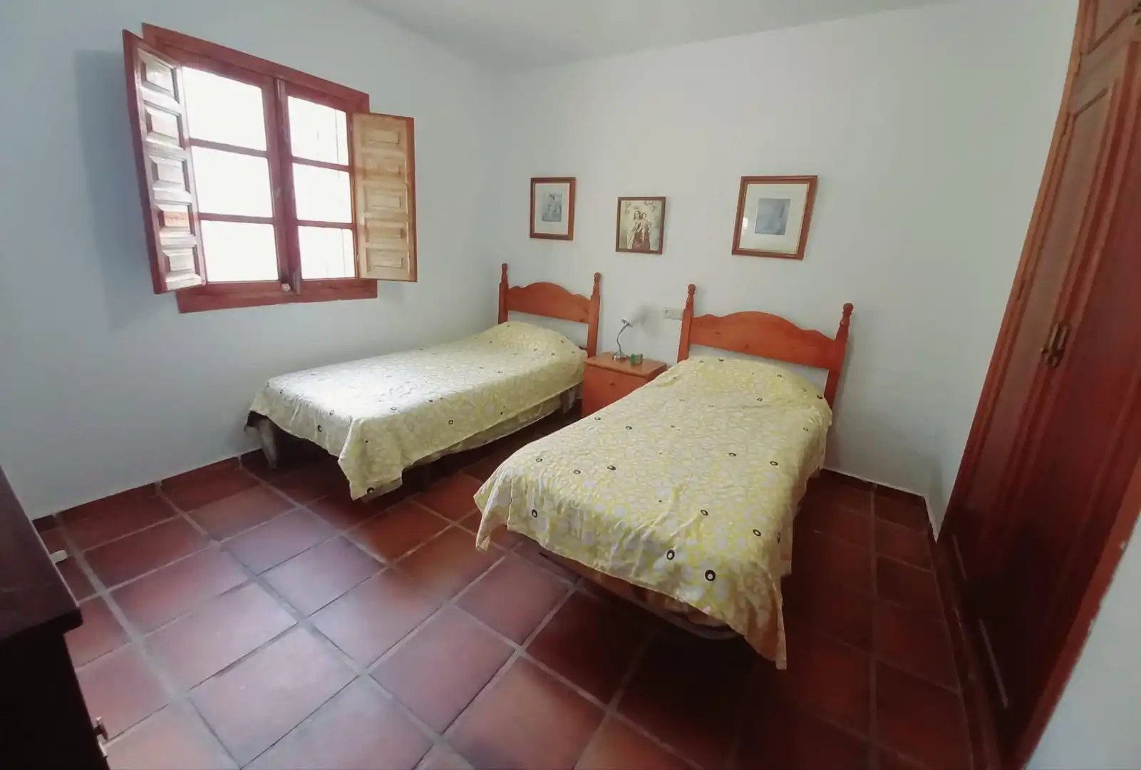 Habitación de Casa adosada en venta en Comares con Terraza, Trastero y Amueblado