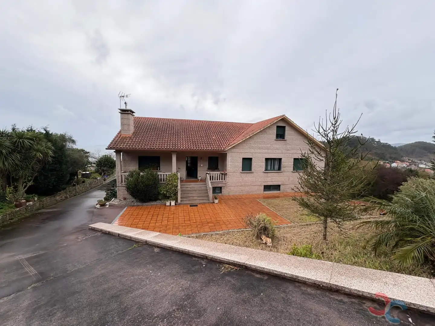 Vista exterior de Casa o xalet en venda en Marín amb Calefacció, Terrassa i Traster