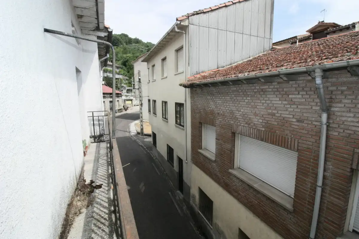 Vista exterior de Casa o xalet en venda en El Hornillo  amb Balcó