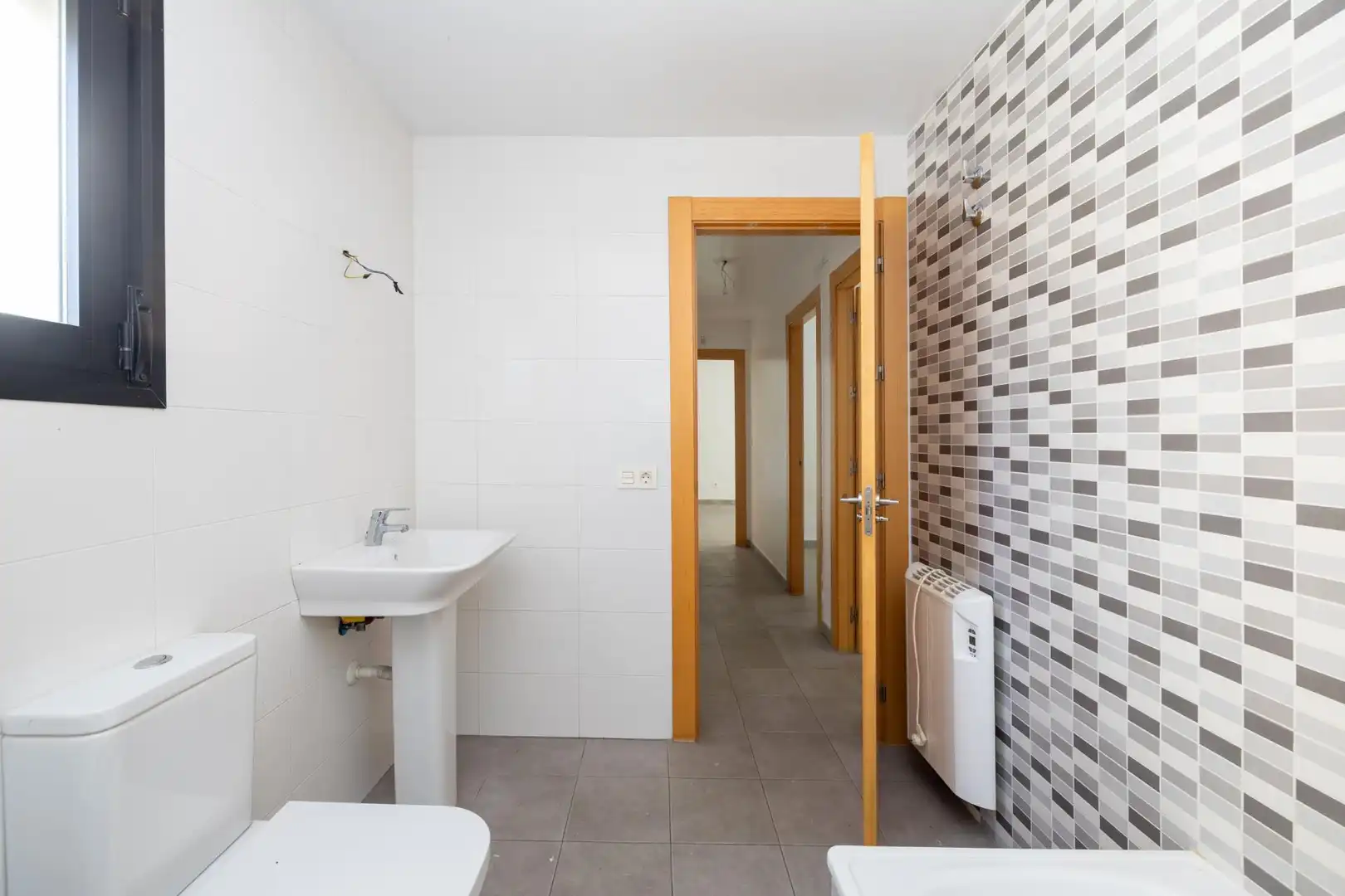 Bathroom of Flat for sale in Órgiva  with Heating and Storage room