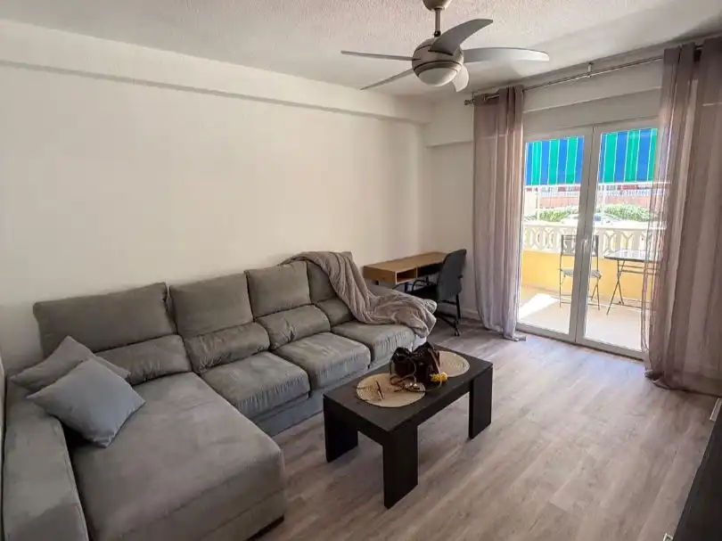 Sala de estar de Piso en venta en Torrevieja con Aire acondicionado y Terraza