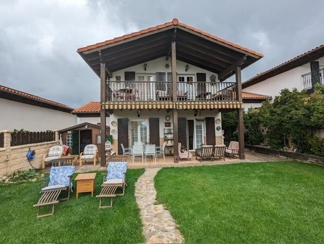 Terrassa de Casa o xalet en venda en Ayegui / Aiegi amb Calefacció, Jardí privat i Balcó