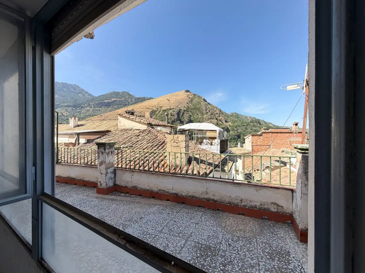 Vista exterior de Casa o xalet en venda en Cazorla amb Terrassa i Balcó