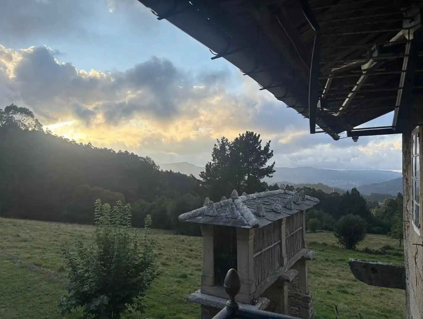 Vista exterior de Finca rústica en venda en Viveiro amb Jardí privat