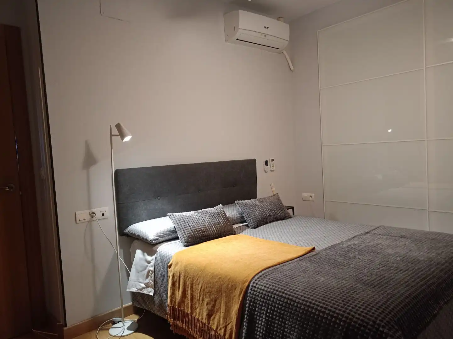 Bedroom of Flat for sale in Monachil  with Air Conditioner