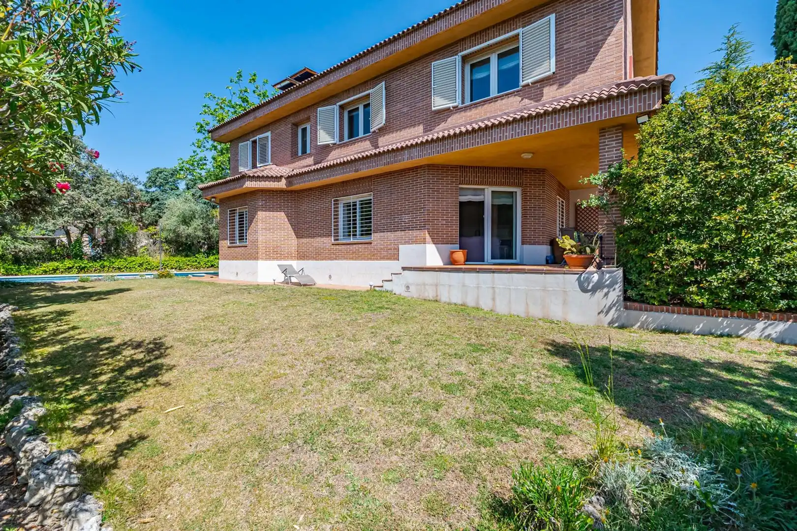 Vista exterior de Casa o chalet en venta en Las Rozas de Madrid con Aire acondicionado, Calefacción y Jardín privado