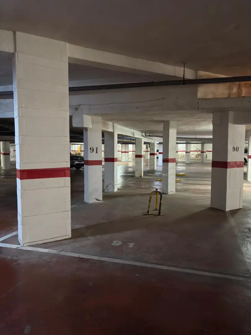 Aparcament de Apartament en venda en Torrevieja amb Terrassa i Moblat