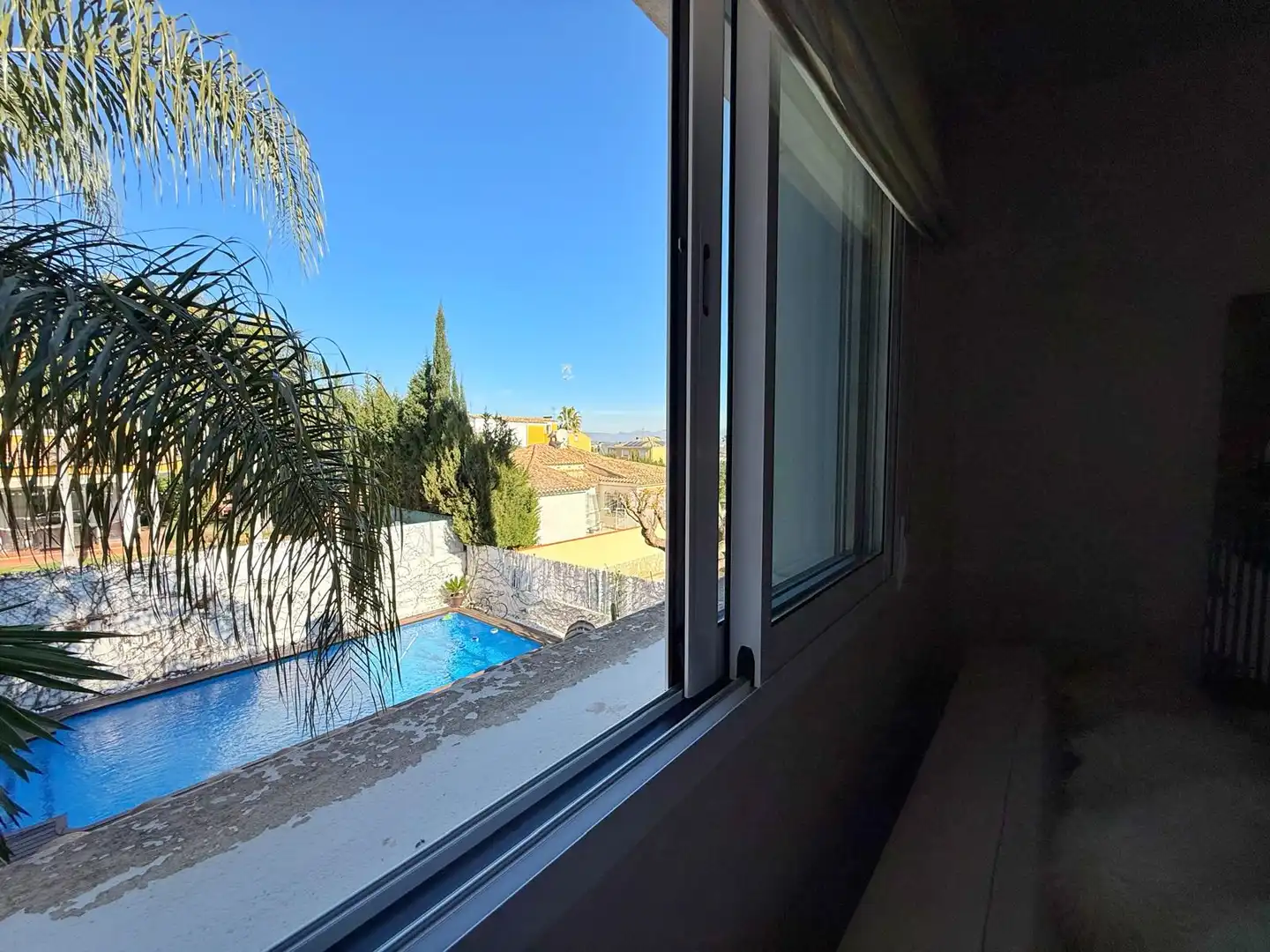 Vista exterior de Casa adosada en venda en La Pobla de Vallbona amb Aire condicionat, Calefacció i Jardí privat