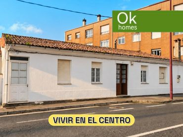 Casa aparellada amb jardí en venda a Curtis