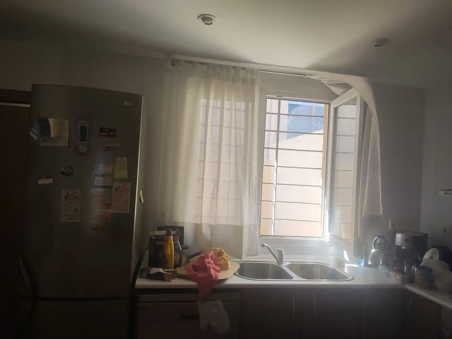 Cuina de Casa adosada en venda en Barcelona amb Calefacció, Jardí privat i Terrassa