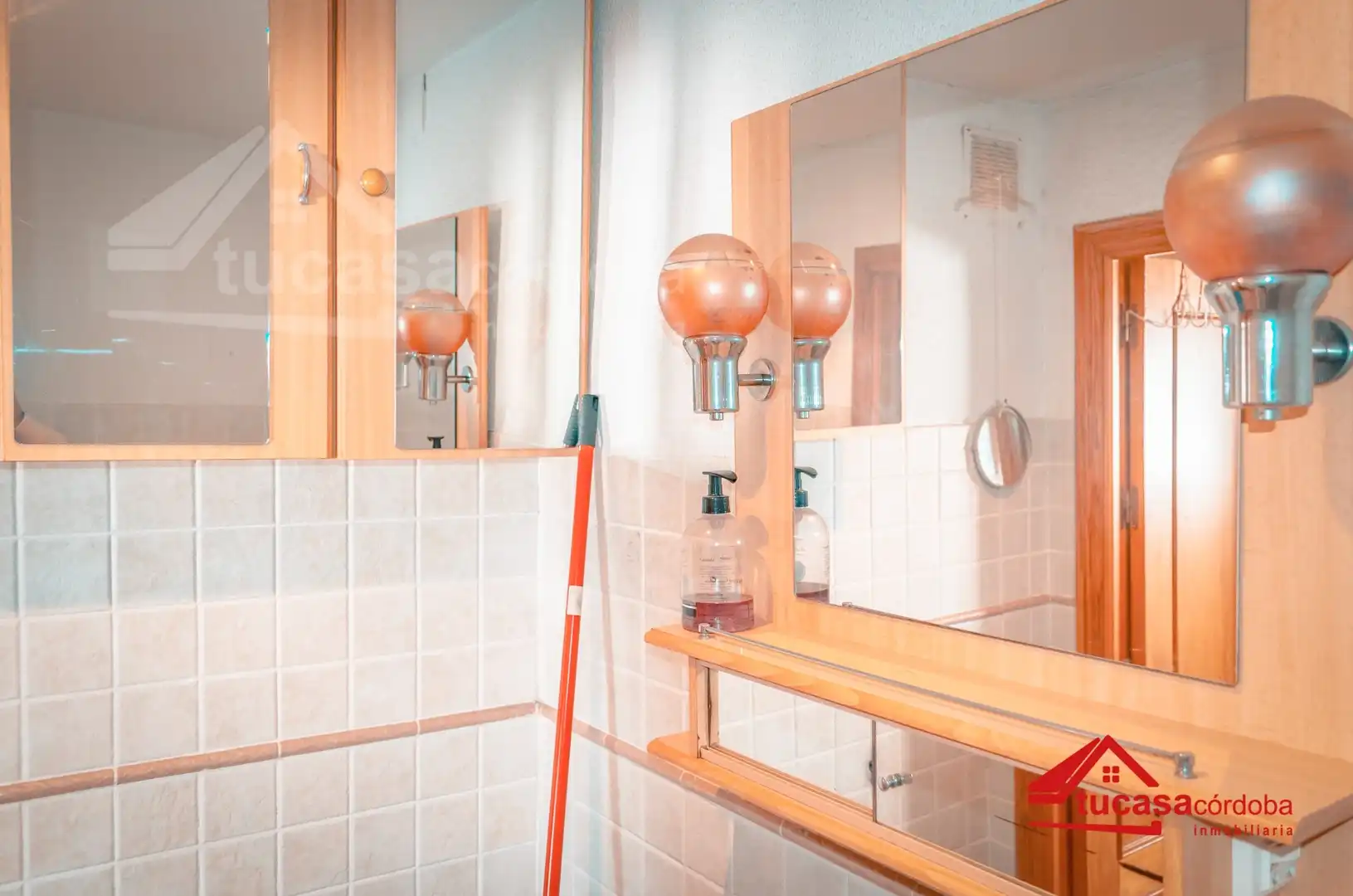 Badezimmer von Büro zum Verkauf in Córdoba mit Klimaanlage und Möbliert