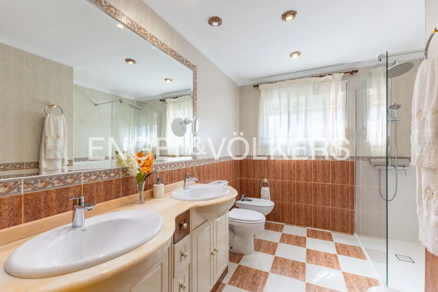 Bathroom of Houses for sale in L'Eliana  with Air Conditioner, Heating and Private garden