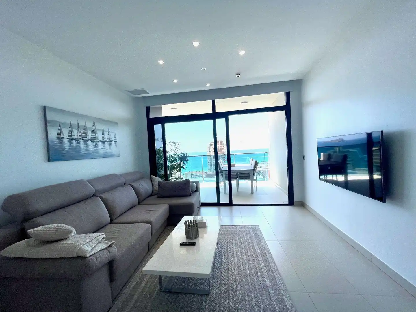 Sala de estar de Apartamento de alquiler en Benidorm con Aire acondicionado, Trastero y Piscina comunitaria