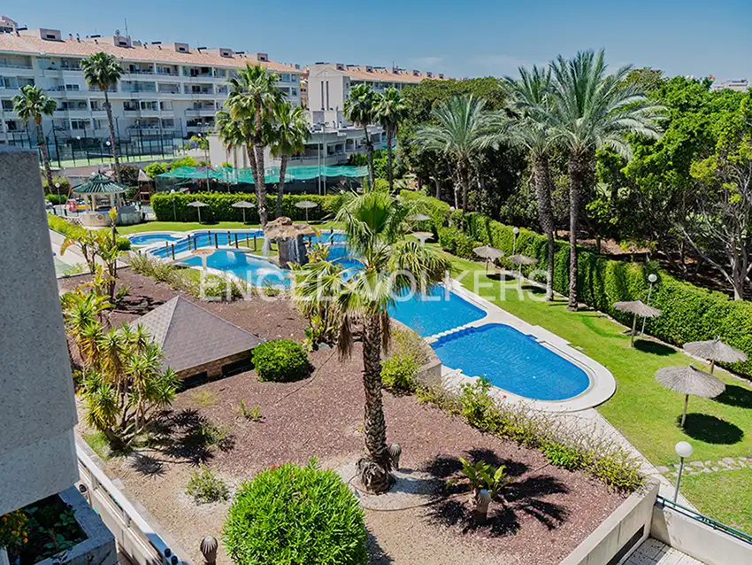 Piscina de Pis en venda en Alicante / Alacant amb Aire condicionat, Calefacció i Terrassa