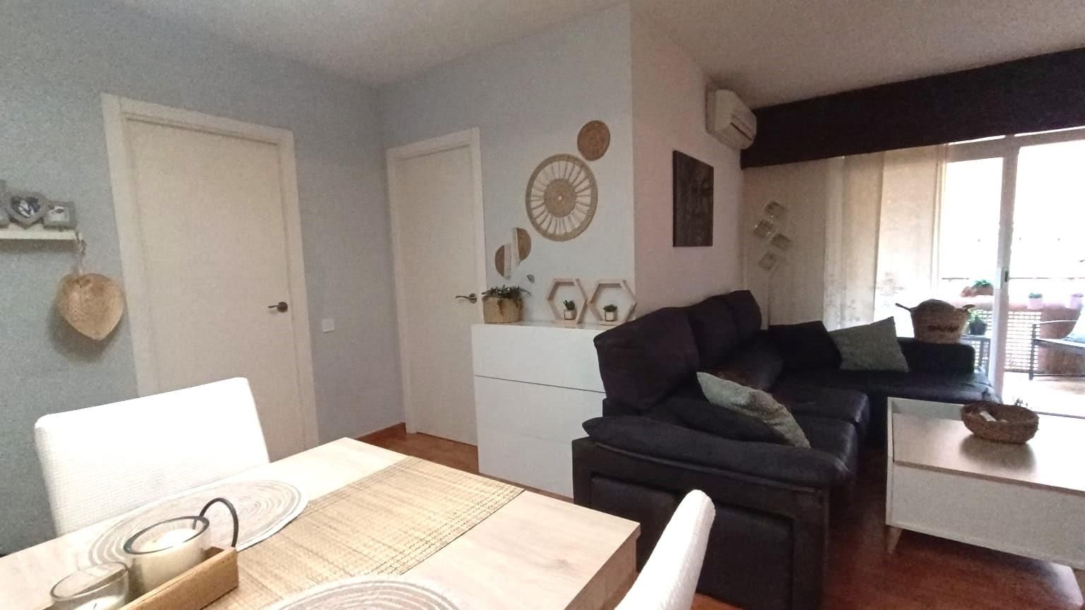 Living room of Flat for sale in Terrassa  with Air Conditioner, Heating and Parquet flooring