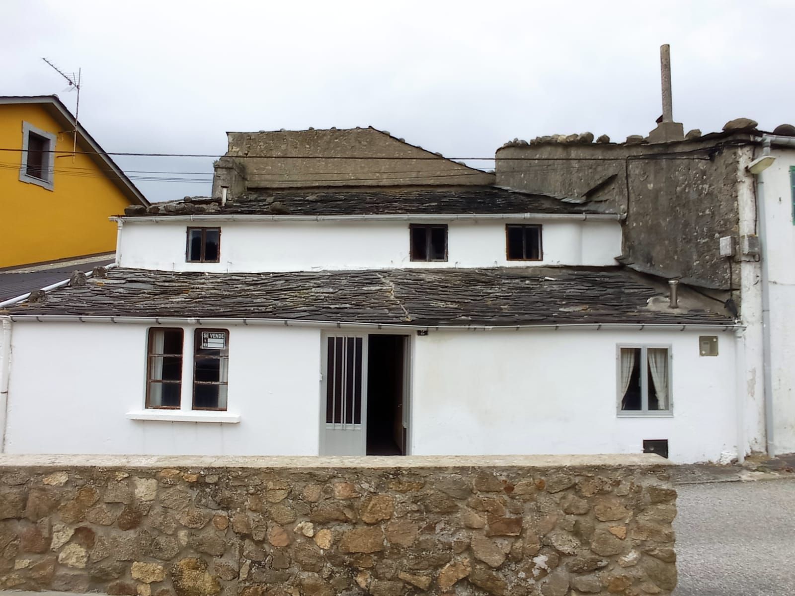 Vista exterior de Casa o xalet en venda en O Vicedo  amb Moblat