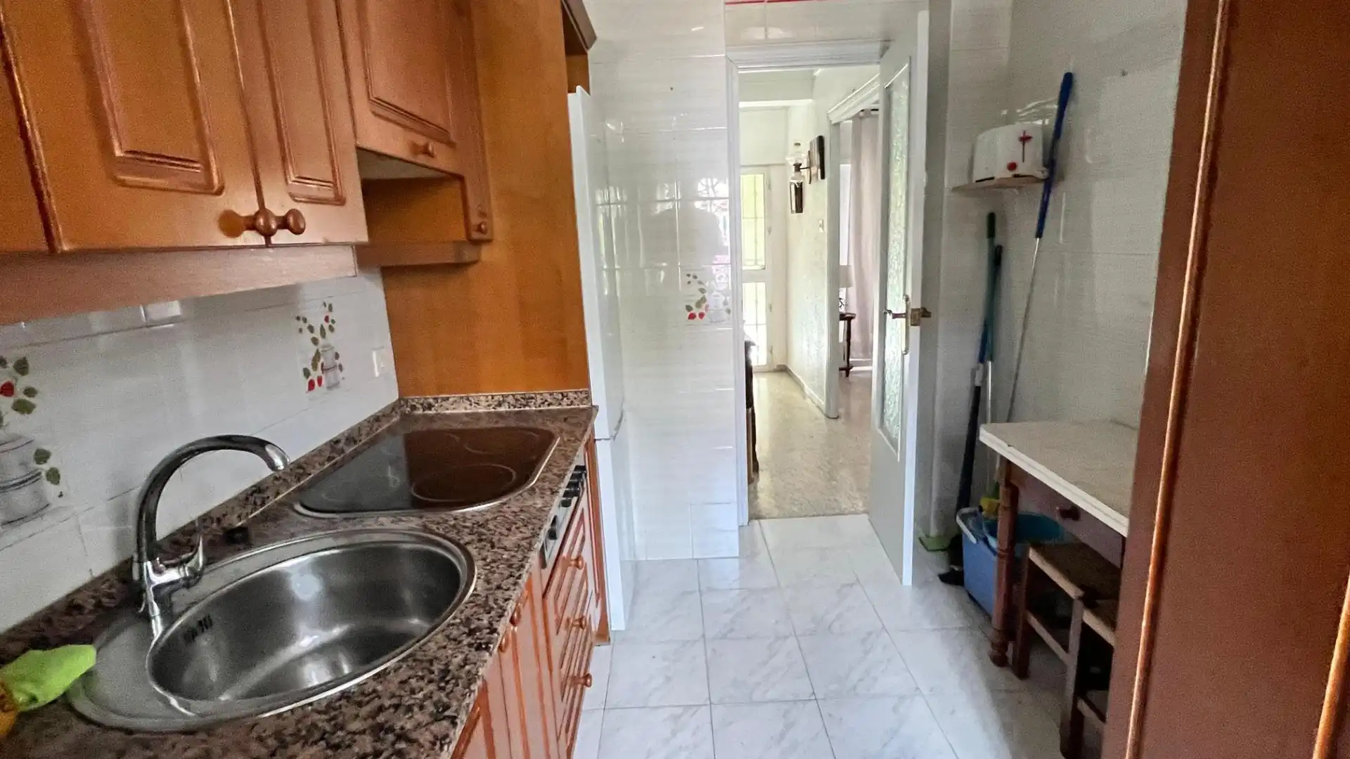 Cuina de Pis en venda en Sevilla amb Aire condicionat, Terrassa i Moblat