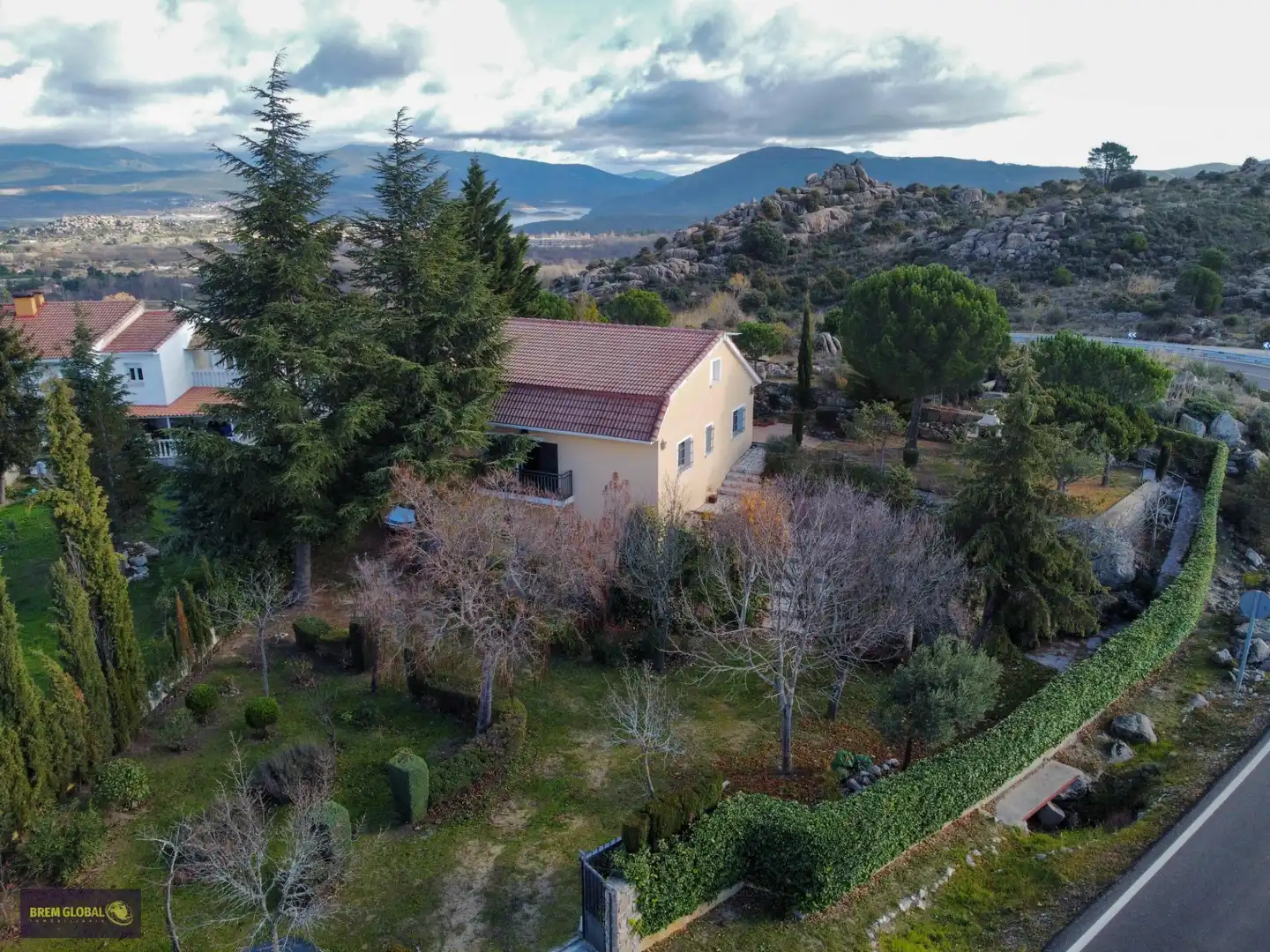 Vista exterior de Casa o xalet en venda en El Berrueco amb Calefacció, Terrassa i Traster