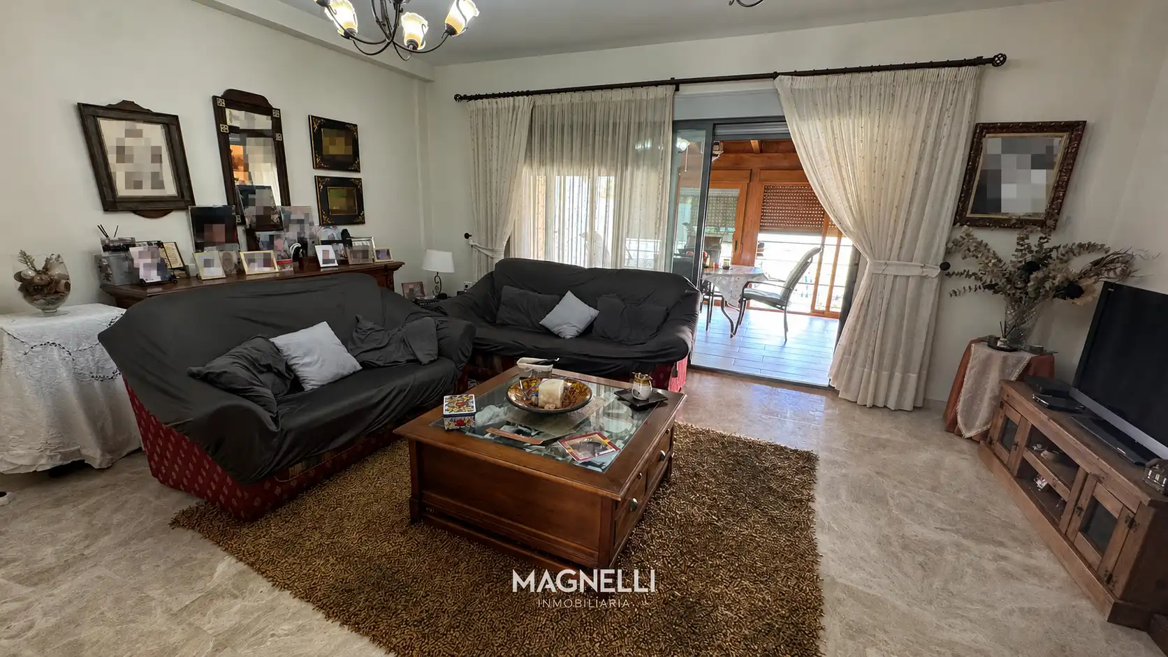 Sala de estar de Casa adosada en venta en Elda con Jardín privado, Amueblado y Balcón