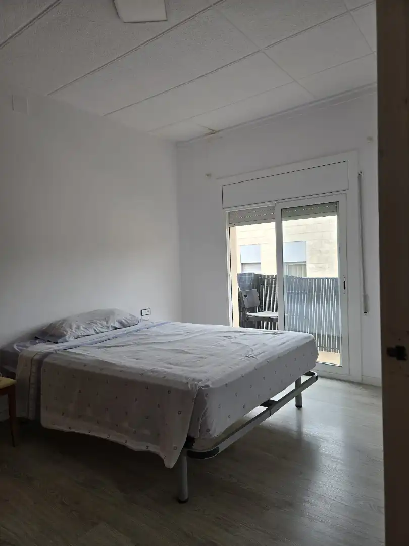 Schlafzimmer von Dachboden zum Verkauf in Sabadell mit Terrasse und Balkon
