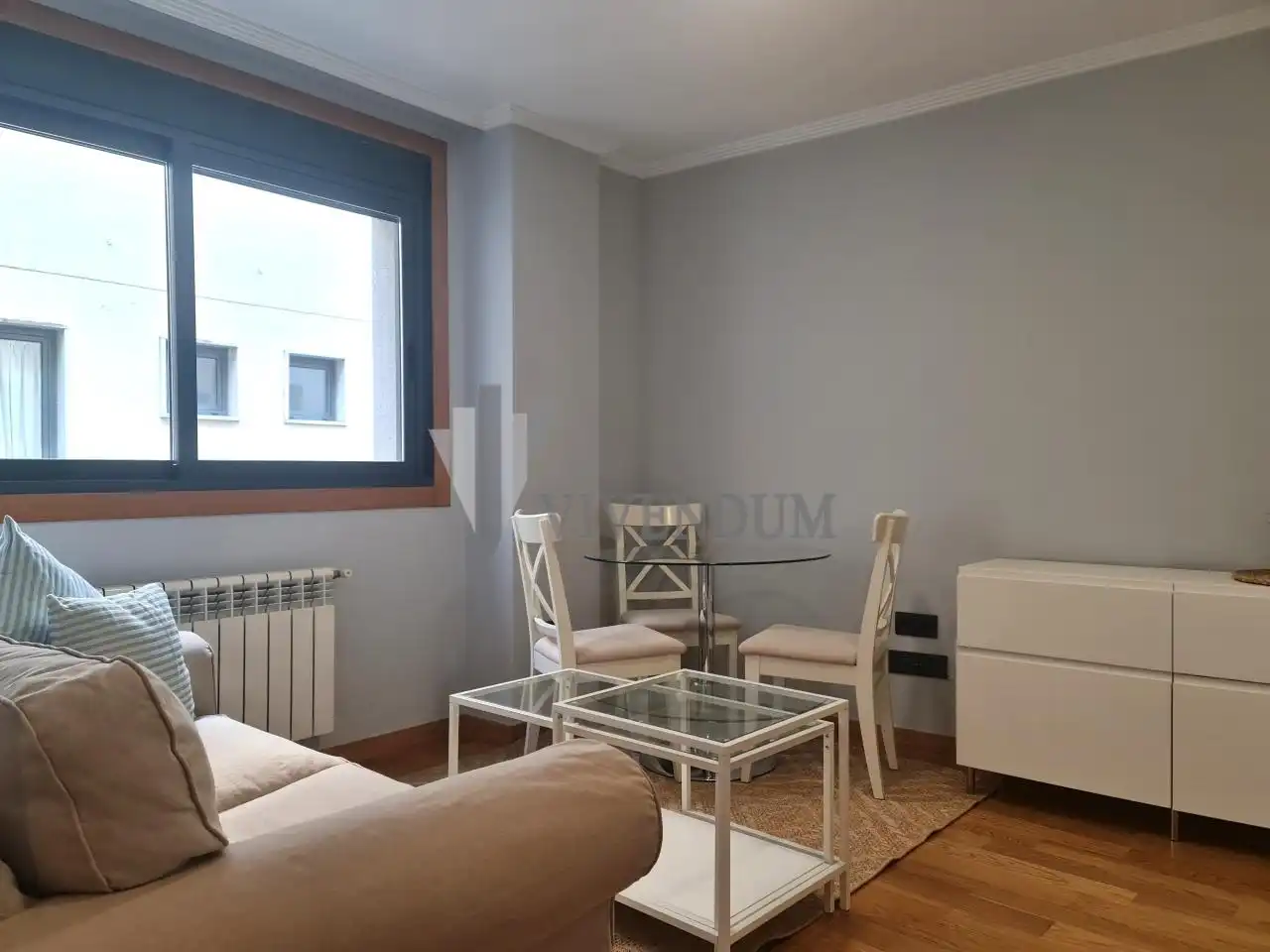 Sala d'estar de Apartament de lloguer en Vigo  amb Calefacció i Moblat