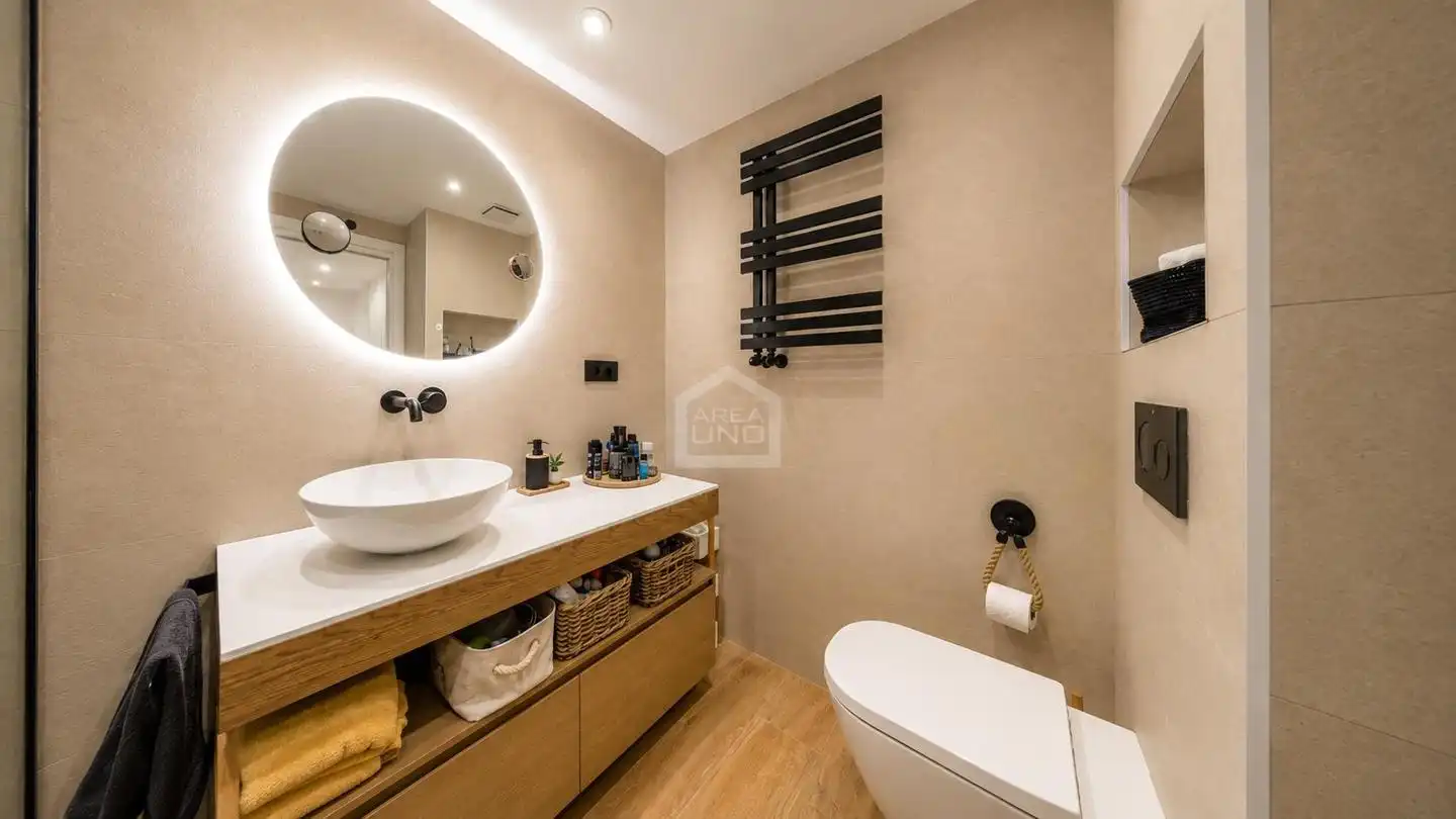 Bathroom of Flat for sale in Alcorcón  with Air Conditioner, Heating and Swimming Pool
