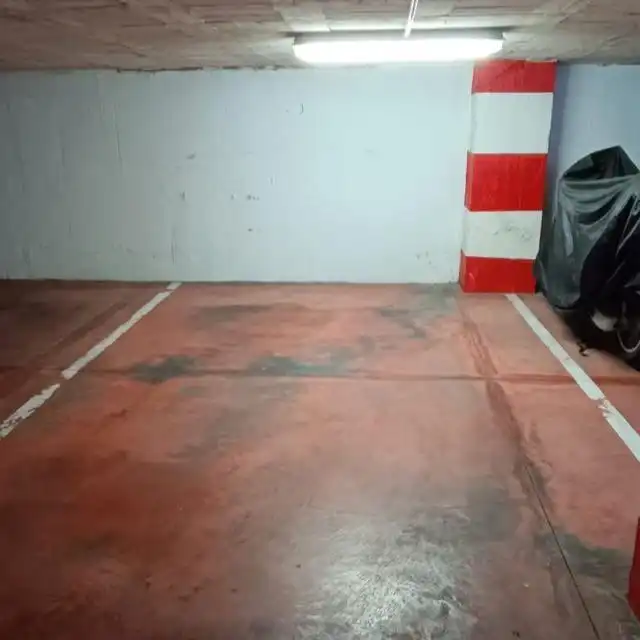 Aparcament en venda a Avenida Andalucía