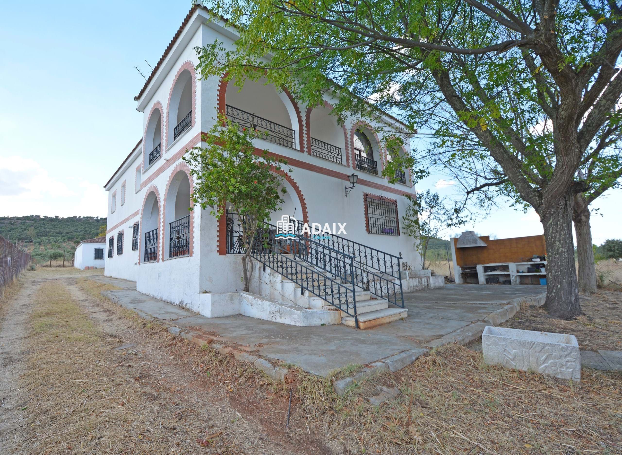 Exterior view of House or chalet for sale in Cáceres Capital  with Terrace and Storage room