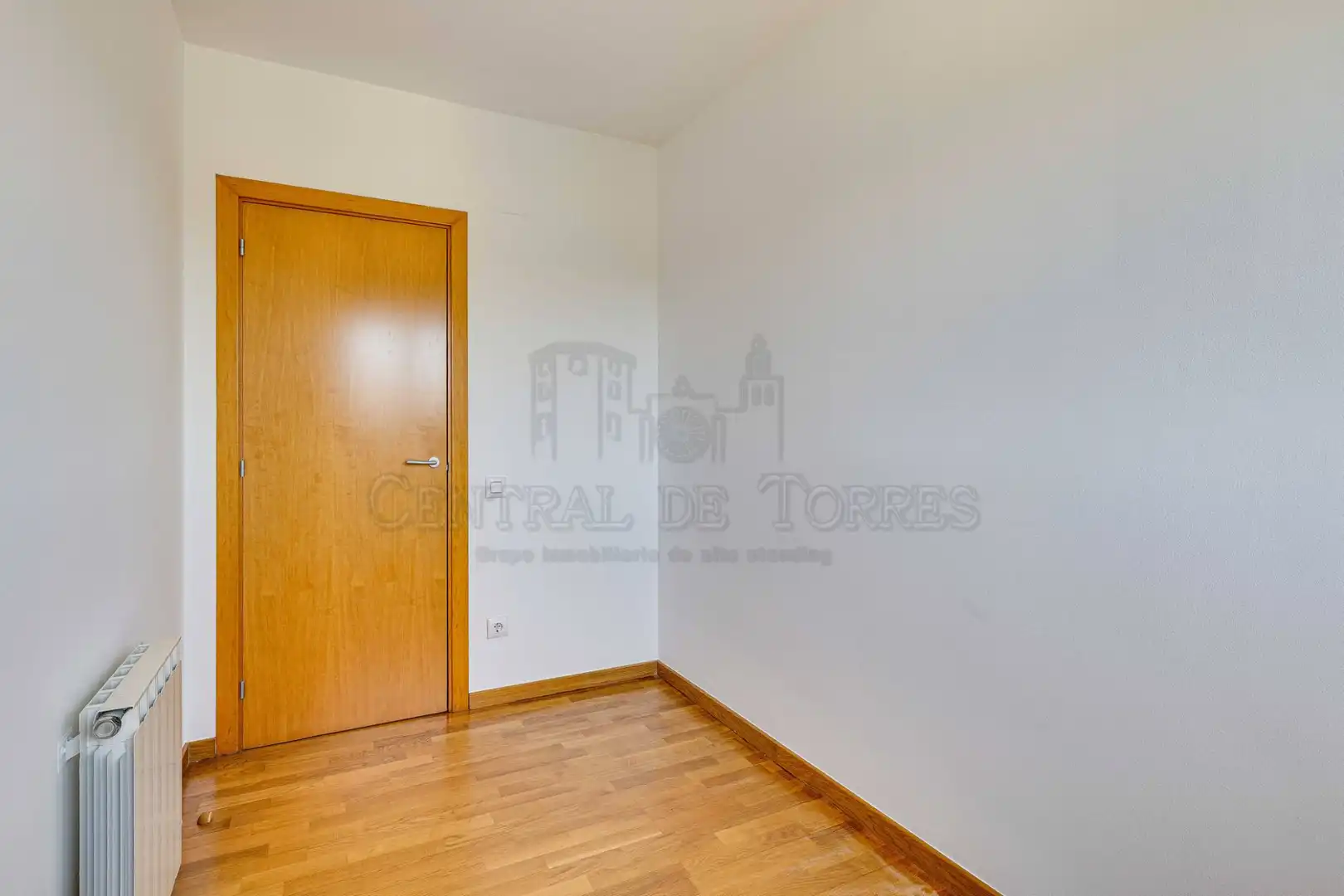 Bedroom of Flat for sale in Sant Cugat del Vallès  with Air Conditioner, Heating and Parquet flooring