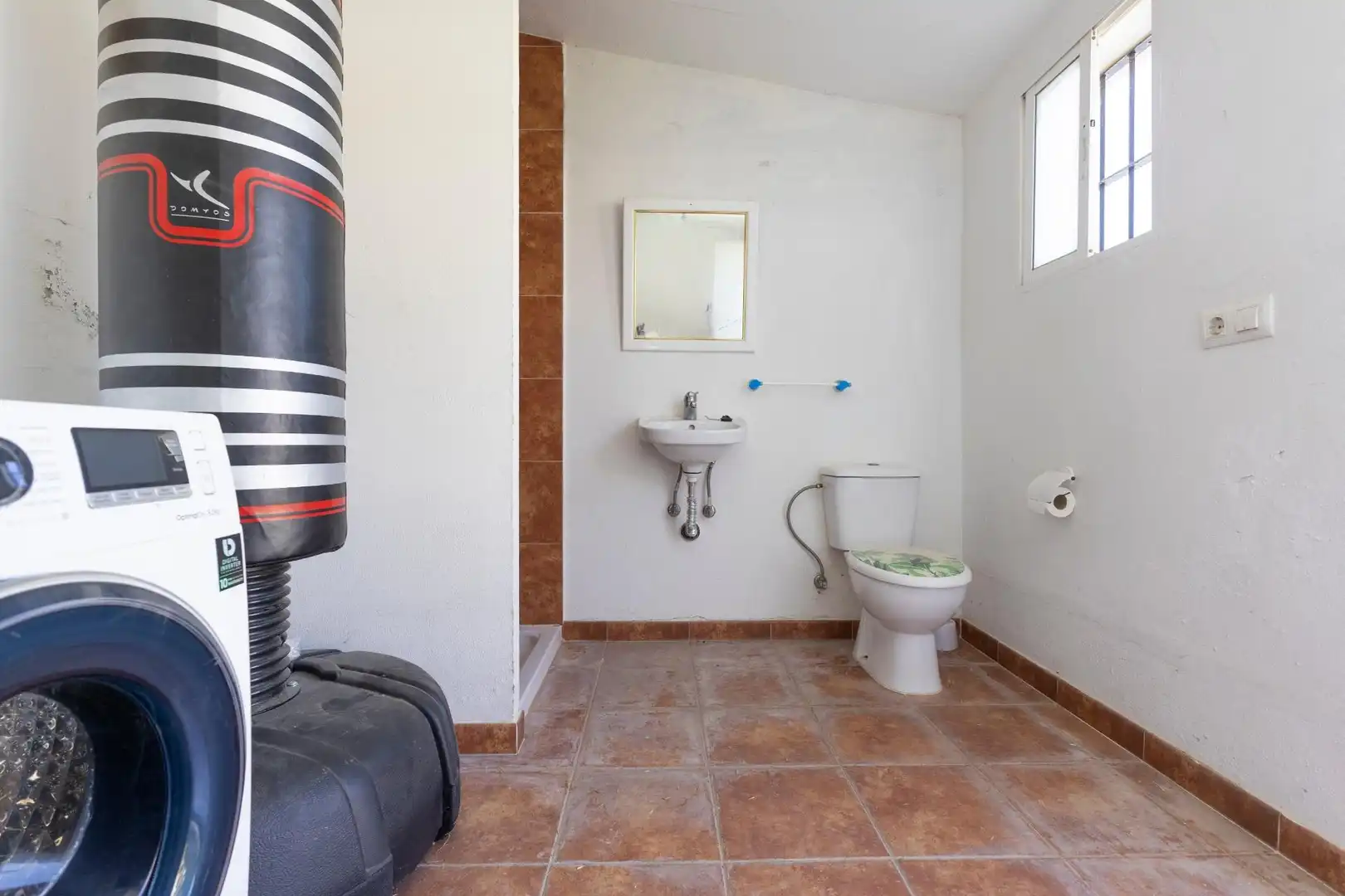 Bany de Casa o xalet en venda en Montequinto amb Aire condicionat, Calefacció i Jardí privat