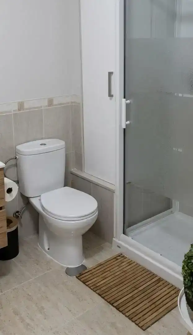 Baño de Piso en venta en Roquetas de Mar con Aire acondicionado, Amueblado y Balcón