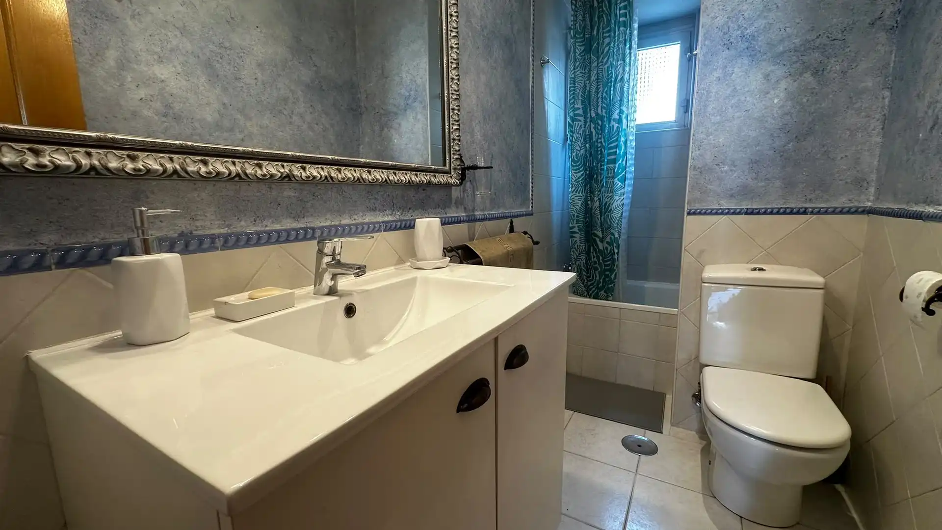 Bathroom of Flat for rent in Madrid  with Heating