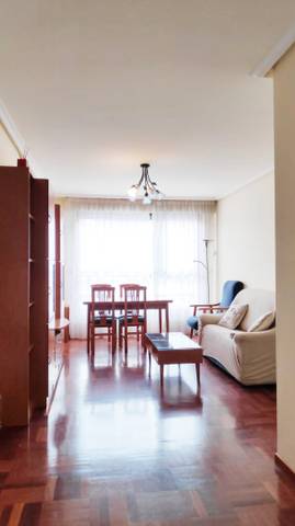 Piso en Alquiler en Calle Hornillos, 17 en Universidad - Las Huelgas