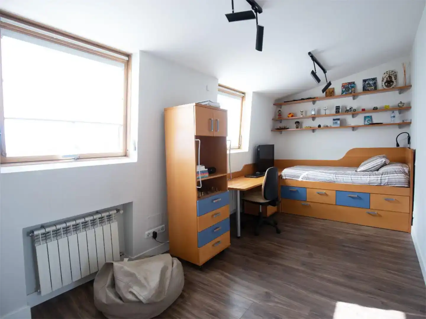 Habitación de Casa adosada en venta en Madrid con Aire acondicionado, Jardín privado y Trastero