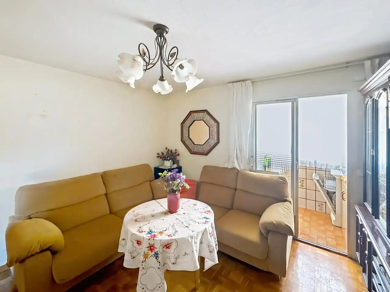 Sala de estar de Piso en venta en Madrid con Calefacción, Terraza y Amueblado