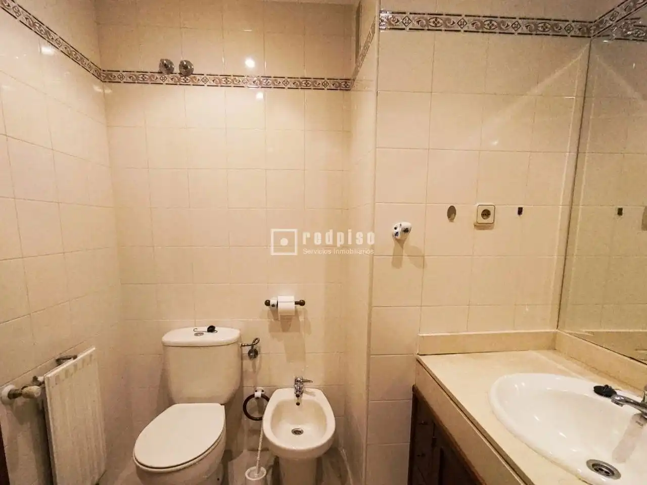 Bathroom of Flat for rent in Madrid  with Heating, Private garden and Parquet flooring