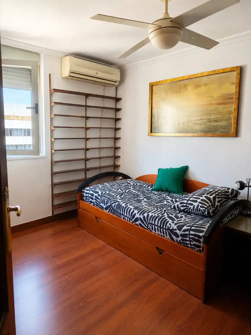 Schlafzimmer von Wohnung zur Miete in Madrid mit Klimaanlage, Heizung und Möbliert