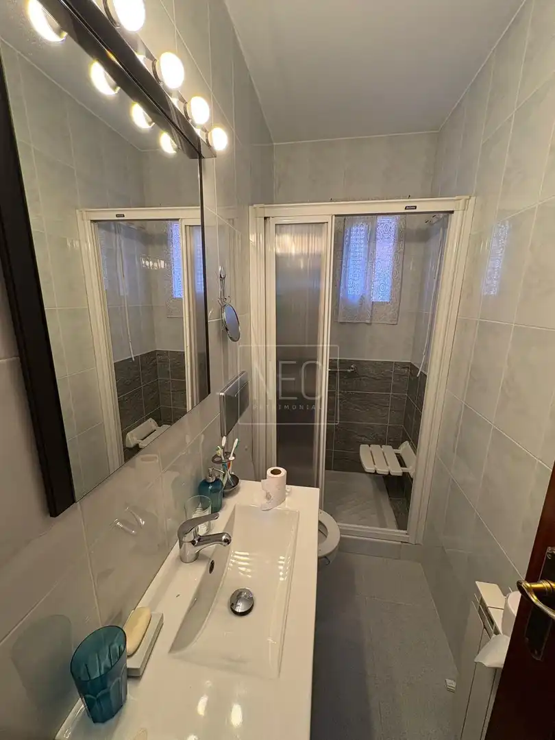 Bathroom of Flat for sale in Madrid  with Air Conditioner, Heating and Parquet flooring