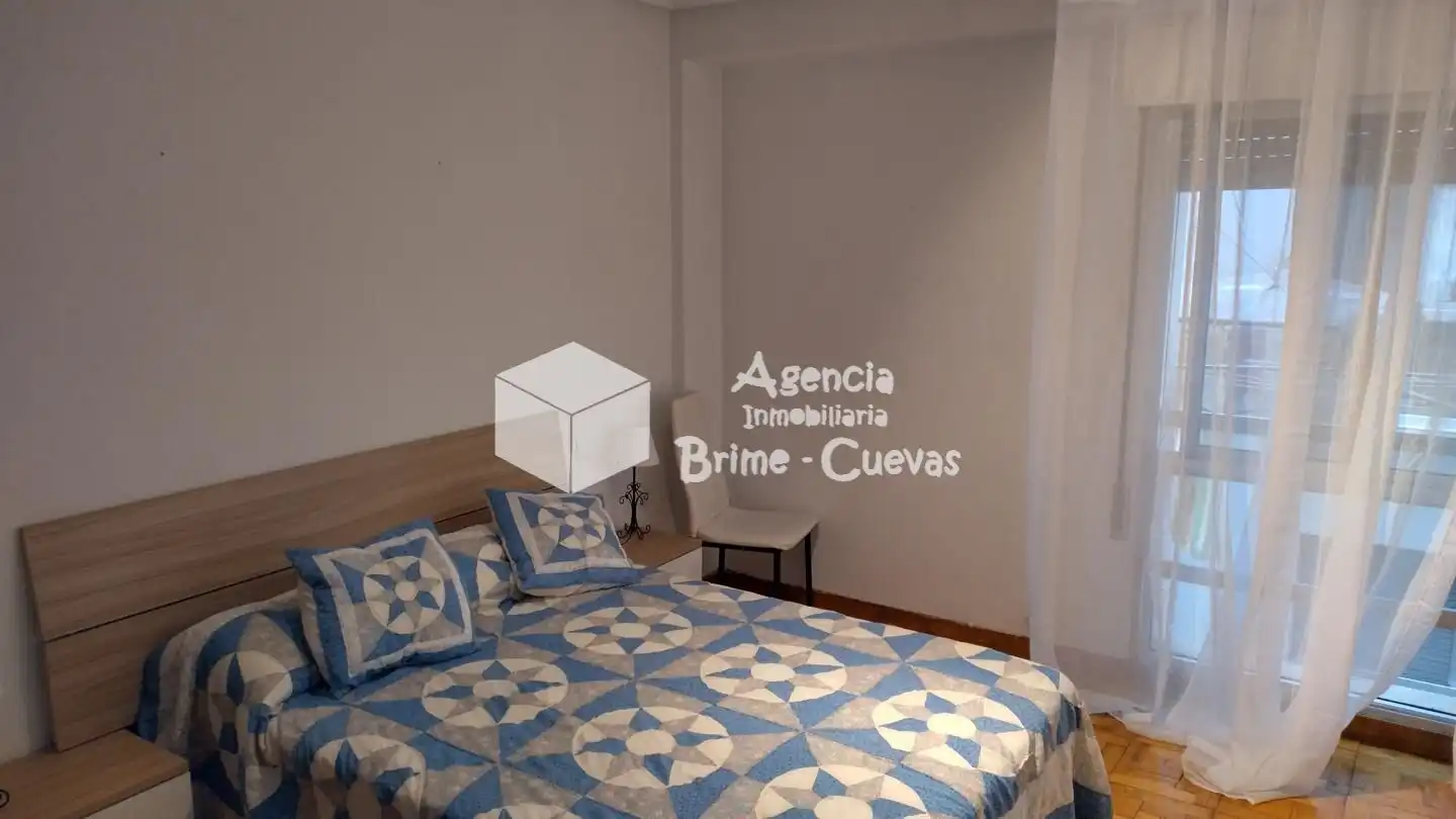 Habitación de Piso de alquiler en Oviedo  con Calefacción