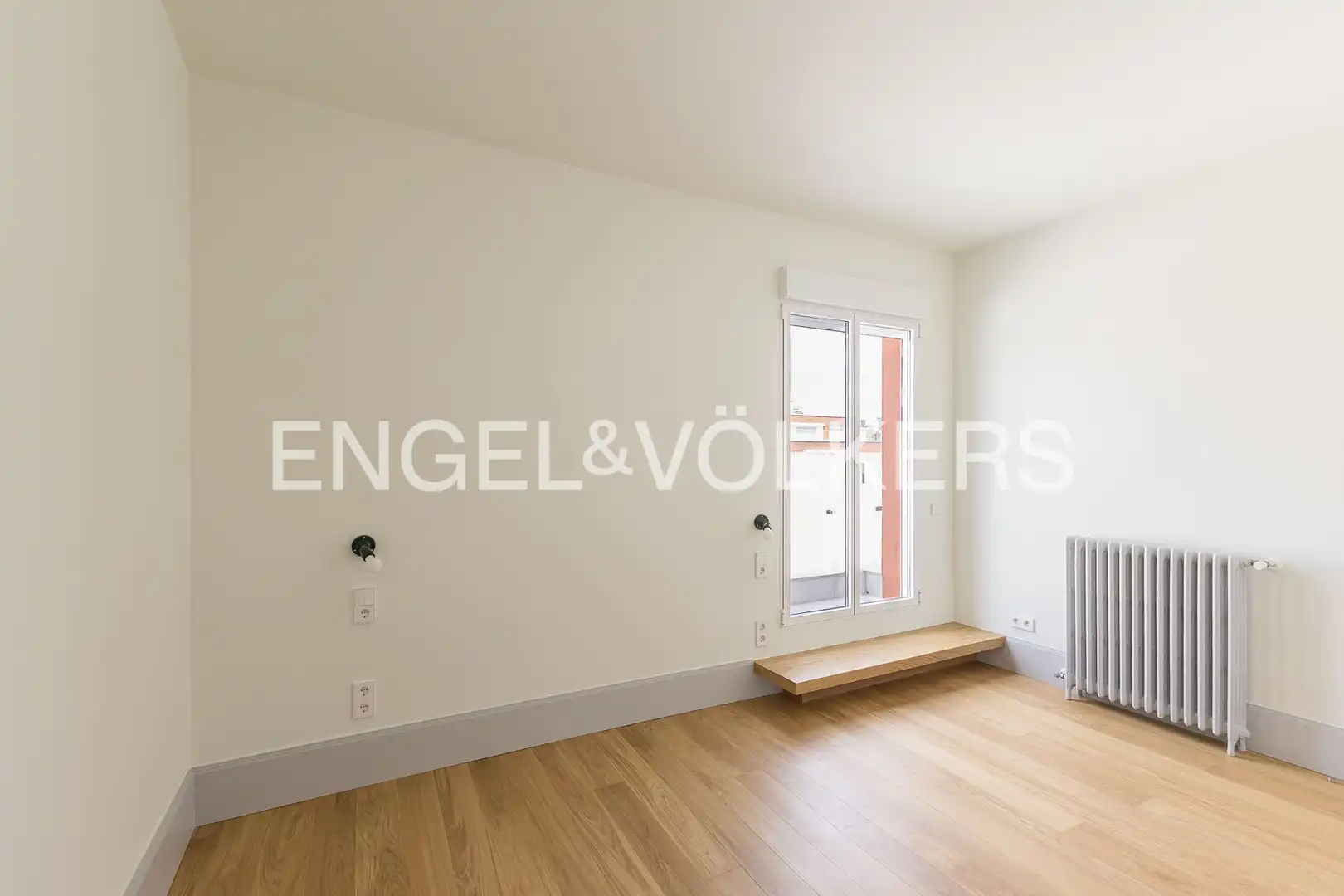 Schlafzimmer von Dachboden zur Miete in Madrid mit Klimaanlage, Heizung und Terrasse